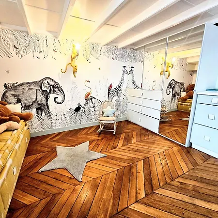 Luxury Family Near The Eiffel Tower * Paris